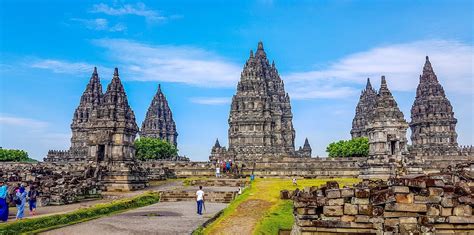  De Prambanan Tempel: Een Ontroerende Oase van Geschiedenis en Spiritualiteit!