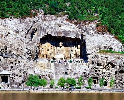 De Longmen Grotten: Een spectaculaire reis door tijd en kalligrafie!