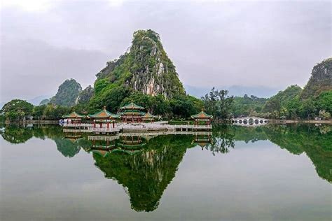 De spectaculaire Seven Star Crags: Een verborgen parel in het hart van Zhaoqing!