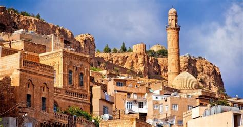  De Ulu Camii: Een Byzantijns Wonder en een Mystieke Oasis in Mardin!