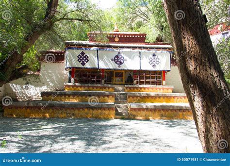 Sera Kyiling: Een verborgen bergtempel met adembenemend uitzicht!